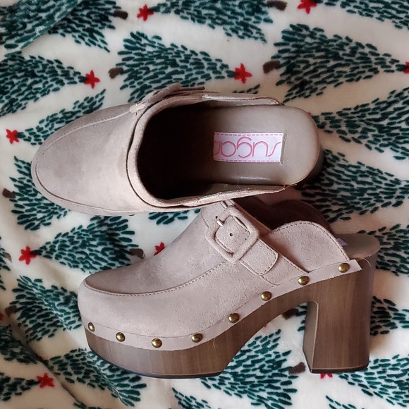 Platform Clogs - Picture 2 of 2